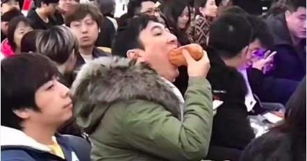 吃瓜看情侣后续,情侣甜蜜后续揭秘