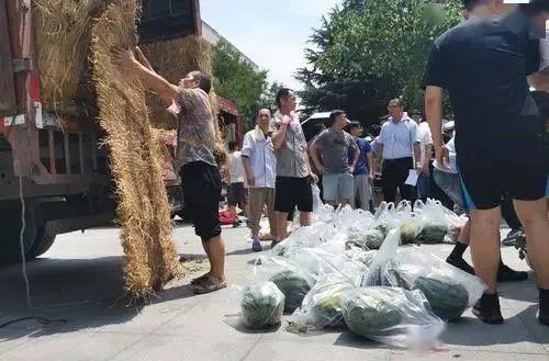 吃瓜学校停车场