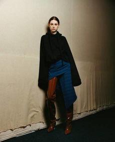 当模特遇到吃瓜群众,一场意外的“围观秀”