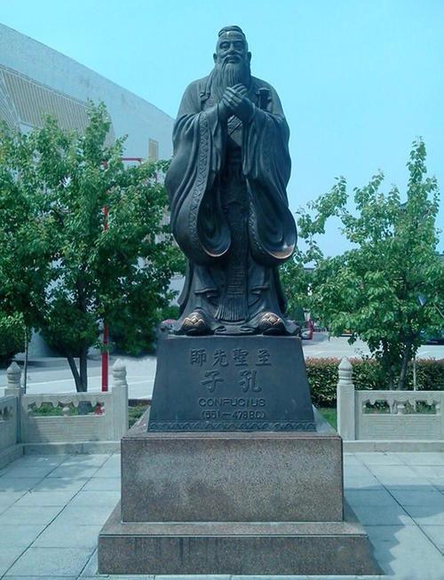 孔子雕像吃瓜,传统文化与现代潮流的碰撞