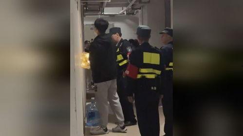 女生寝室关灯后吃瓜,揭秘女生寝室关灯后的秘密时光