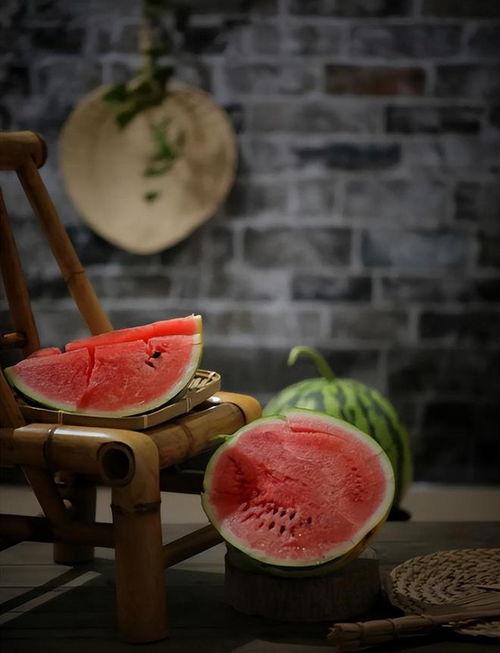 有关吃瓜的诗词,古风中的吃瓜艺术