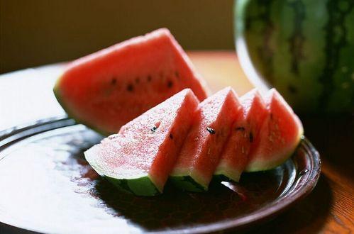 有关吃瓜的诗词,古风中的吃瓜艺术