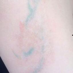 吃瓜昆明纹身美女,街头时尚新宠