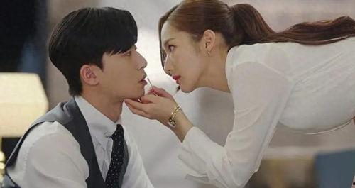 办公室吃瓜恋情,揭秘那些甜蜜的恋情秘密