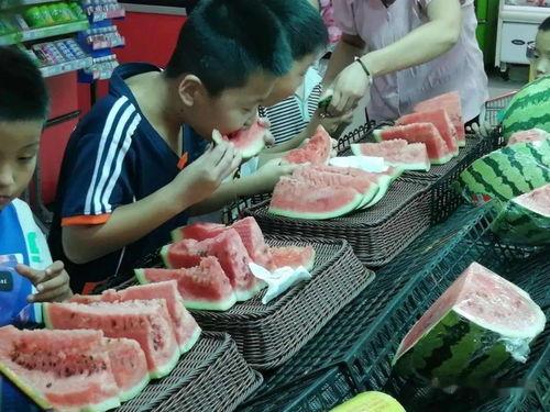 东兴商厦吃瓜大赛,全民狂欢，瓜王争霸