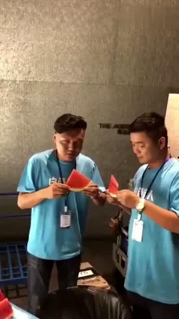 吃瓜最快的哥们,揭秘吃瓜最快的哥们