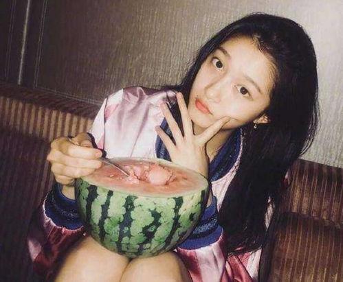 成都吃瓜女生,网络红人的崛起与影响