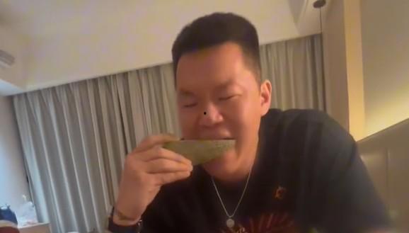 拍吃瓜视频